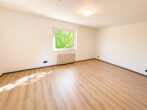 Gepflegte Eigentumswohnung mit Balkon, Weitblick und moderner Ausstattung - Schlafzimmer hell