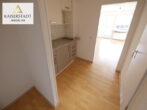 Moderne 1-Zimmer Wohnung mit separater Küche, Balkon und Aufzug in begehrter Lage - Küche - Flur