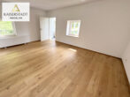 Modernisierte Wohnung inkl. Küche, Balkon und optional Garage mit traumhaftem Fernblick - Schlafzimmer