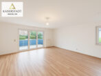 Helle 2-Zimmer-Wohnung im Grünen mit Balkon, Küche, moderner Ausstattung und optional Garage - Wohnzimmer