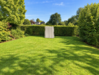 Luxuriöse Erdgeschosswohnung mit Sauna, Whirlpoolbadewanne und eigenem Gartenanteil - Garten mit KI bearbeitet