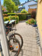 Luxuriöse Erdgeschosswohnung mit Sauna, Whirlpoolbadewanne und eigenem Gartenanteil - Sonnige Terrasse mit KI bearbeitet