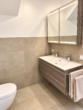 Luxuriöse Erdgeschosswohnung mit Sauna, Whirlpoolbadewanne und eigenem Gartenanteil - Badezimmer mit KI bearbeitet