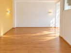 Luxuriöse Erdgeschosswohnung mit Sauna, Whirlpoolbadewanne und eigenem Gartenanteil - Wohnzimmer mit KI bearbeitet