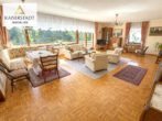 Freistehendes Einfamilienhaus mit 3.013 m² Grundstück und traumhaftem Ausblick - Wohnzimmer