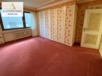 Gartenwohnung mit ca. 500 m² eigenem Garten und Garage in Bestlage - Schlafzimmer