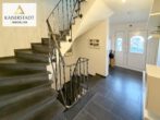 Familienfreundliches Reihenmittelhaus mit Kamin, Garten und Garage in Eschweiler-Neu Lohn - Treppenhaus