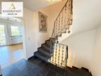 Familienfreundliches Reihenmittelhaus mit Kamin, Garten und Garage in Eschweiler-Neu Lohn - Treppe