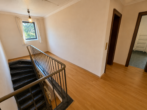 Einfamilienhaus mit Ausbaureserve und Garage in ruhiger Lage - Treppe Obergeschoss