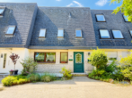 Einfamilienhaus mit Ausbaureserve und Garage in ruhiger Lage - Vorderansicht