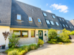 Einfamilienhaus mit Ausbaureserve und Garage in ruhiger Lage - Vorderansicht
